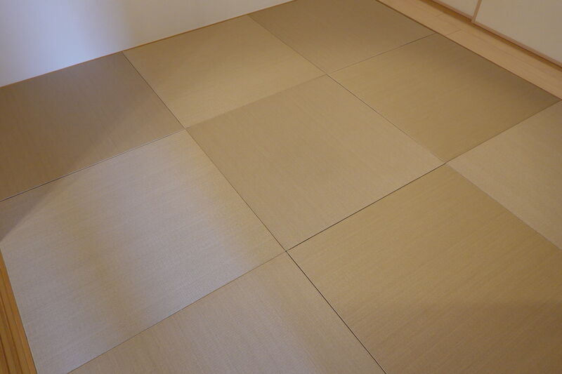 思い切ってヘリなし畳に作り替え
