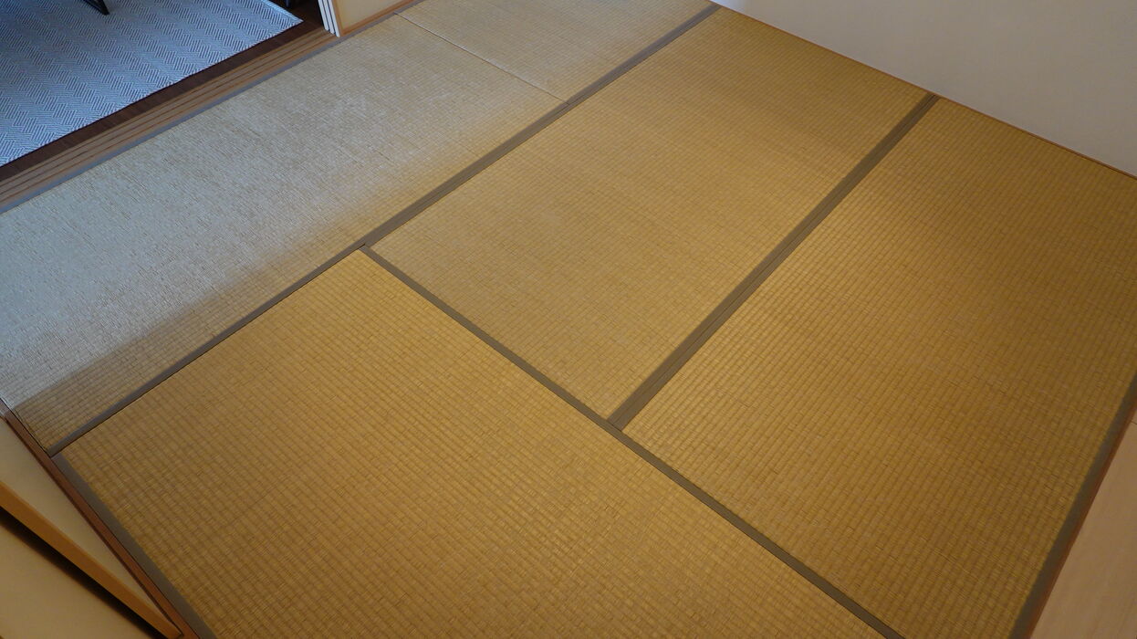 思い切ってヘリなし畳に作り替え