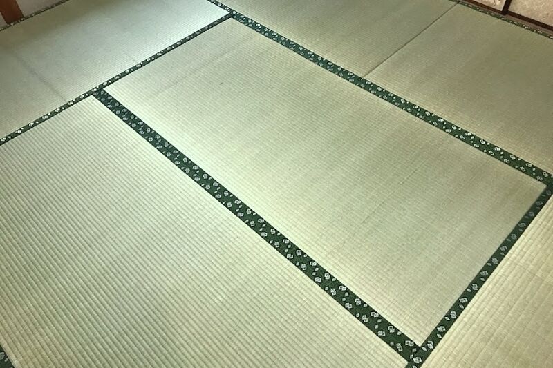 ボロボロの畳もいぐさの香が楽しみな部屋に