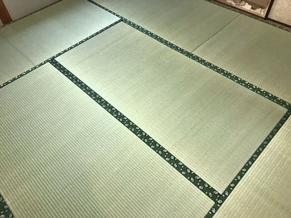 ボロボロの畳もいぐさの香が楽しみな部屋に